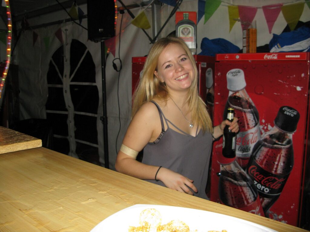 14_TVDR_AU_Bar-1_012