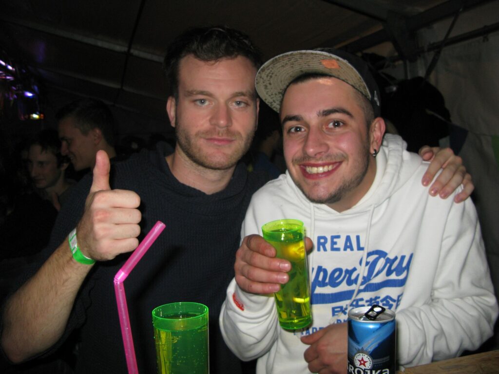 14_TVDR_AU_Bar-1_039