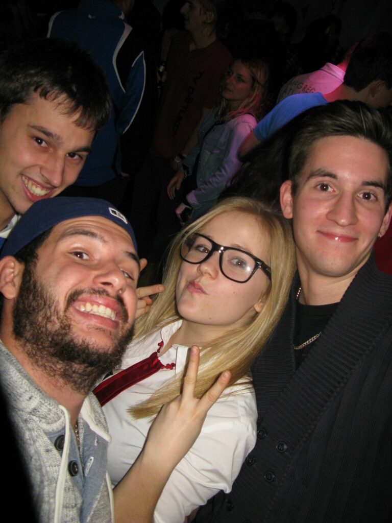 14_TVDR_AU_Bar-1_050